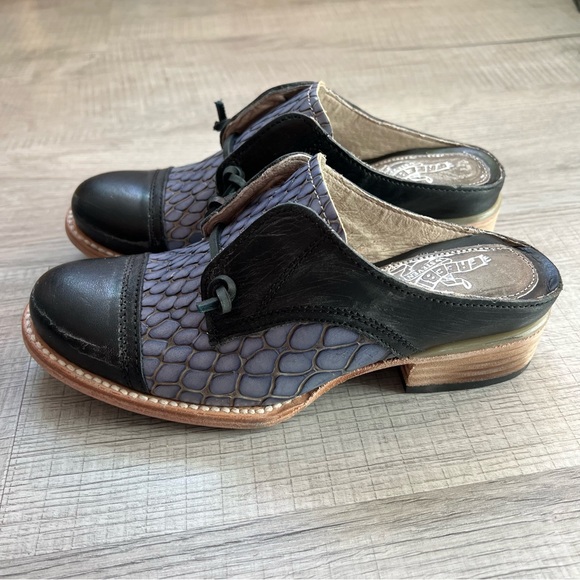 FREEBIRD Malena Womens Size 6 Oxford Mule Navy Blue Leather Slip On Loafers - Picture 3 of 14